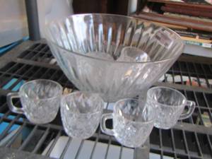 lot 201 image: Punch bowl set with glasses