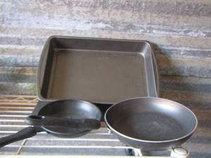 lot 205 image: baking pan- stove top pots