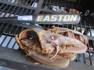lot 210 image: Easton baseball bat plus glove jr size