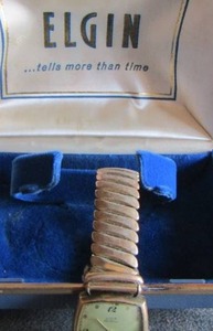 lot 212 image: 10KT GOLD Elgin watch Band needs repaired