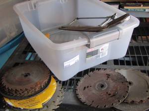 lot 214 image: hand saw- gripper- saw blades