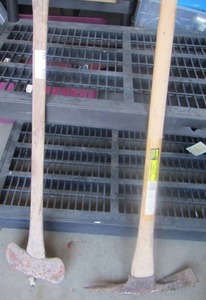 lot 232 image: yard tools