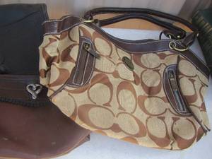 lot 251 image: womens purse lot