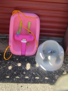 lot 265 image: kids bumbo seat- punk tree swing