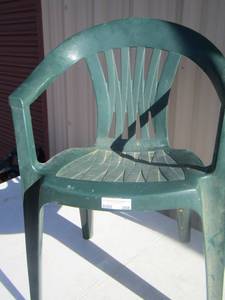 lot 268 image: green plastic outdoor chair
