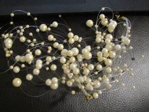 lot 7 image: Pearl drop necklace in tangles