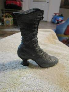 lot 121 image: vintage boot dcor
