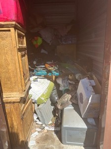 lot 272 image: STORAGE UNIT SOLD IN WHOLE  - 5X10    SEE DESCRIPTIONS  (M)