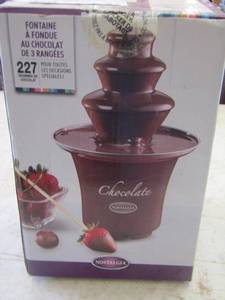 lot 27 image: NOSTALGIA CHOCOLATE FOUNTAIN IN BOX