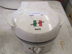 lot 32 image: Swift pizza baker new but needs cleaned from sitting