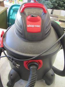 lot 40 image: black and red shop vac like new works