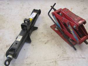 lot 43 image: black floor car jack- red car tire jack