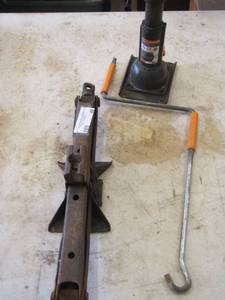 lot 46 image: pump jack- black floor car jack