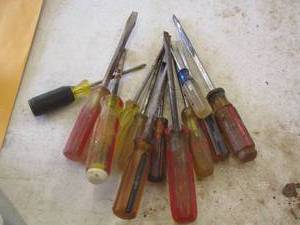 lot 75 image: various screw drivers