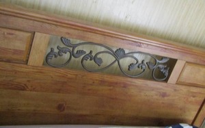 lot 21 image: queen size head board with metal frame