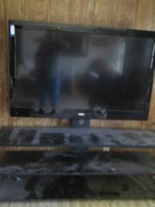 lot 3 image: Sanyo 55 TELEVISION Comes with a glass TV stand very nice combo, needs wiped down and cleaned. TV works great needs remote