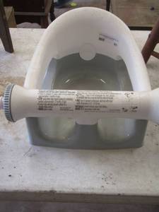 lot 91 image: childs safety seat for bath time