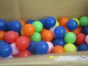 lot 100 image: box of childrens ball pit balls