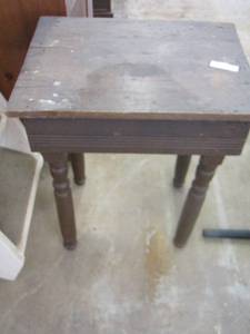 lot 104 image: Side table 262217