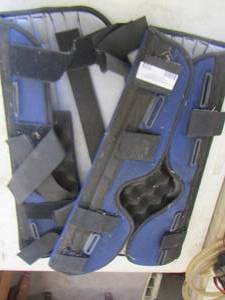 lot 109 image: set of 2 knee leg braces