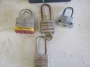 lot 118 image: master locks, some have keys some do not