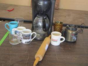 lot 122 image: coffee maker and cups