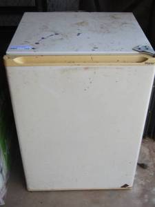 lot 143 image: mini fridge