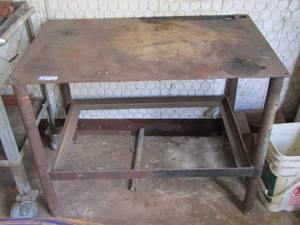 lot 150 image: welding bench, could be used as just a work table