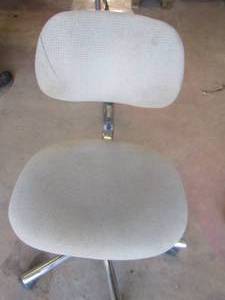 lot 160 image: rolling office chair