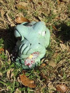 lot 175 image: frog yard dcor