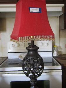 lot 23 image: black table lamp with shade