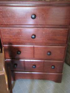 lot 20 image: 4 drawer chest