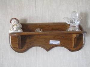 lot 198 image: Wall shelf with few dcor pieces