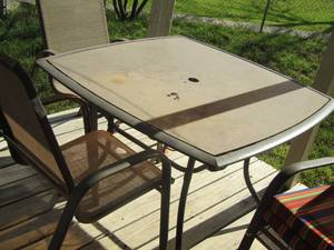 lot 218 image: outdoor patio table with 3 chairs