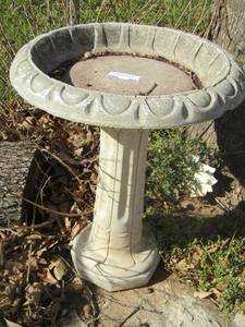 lot 225 image: bird bath in good condition, easy to move