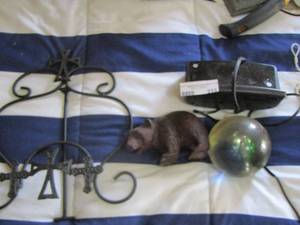 lot 233 image: home dcor- alarm clock
