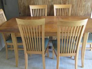 lot 240 image: Nice dining table with 1 leaf and 6 chairs- 307040 with leaf, if you remove leaf it is 305840  ITEMS X THE MONEY