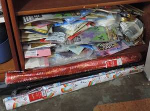 lot 27 image: Mixed lot of party supplies and wrapping paper