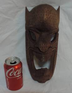 lot 31 image: VINTAGE TIKI MASK