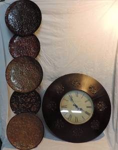 lot 55 image: Wall clock and decorative metal piece pic is almost 4 foot tall the clock is about 2-foot round