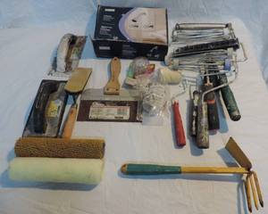 lot 59 image: Mixed lot of paint rollers shower head and two knobs scraper and other things see picture