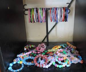 lot 80 image: Jelly bracelets with sayings on them beaded bracelets and the bracelet stand