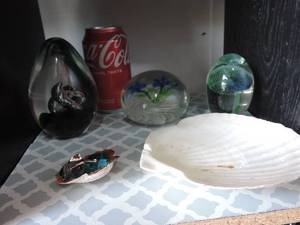 lot 93 image: Paperweights egg shaped one with blue flowers one with glow in the dark jellyfish and 2 seashells