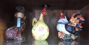 lot 102 image: Rooster lot cookie jar teapot and decorative piece