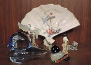 lot 108 image: Lot of mixed glass birds and a fan tray and an angel one of the birds has a small chip in  tail