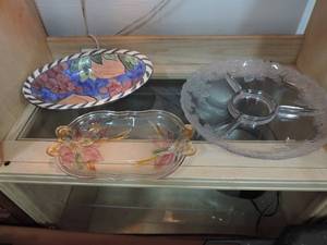 lot 127 image: Serving platter with frosted roses serving platter with poinsettias and a serving bowl with grapes and peaches