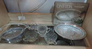 lot 128 image: Mixed lot of serving dishes see picture