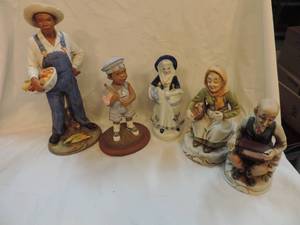 lot 180 image: Mixed lot of vintage figures