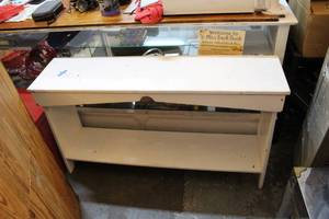 lot 190 image: Small white wood shelf