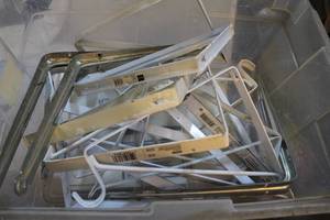 lot 200 image: L-shaped shelf brackets